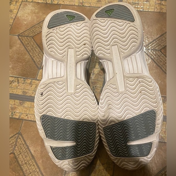 Adidas shoes - Picture 4 of 5